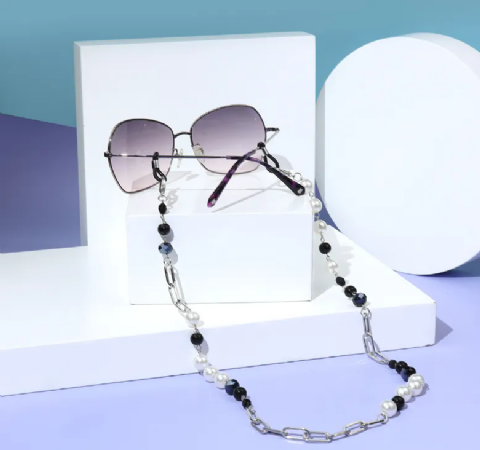 שרשרת כסף מעוצבת עם חרוזים שחור ולבן